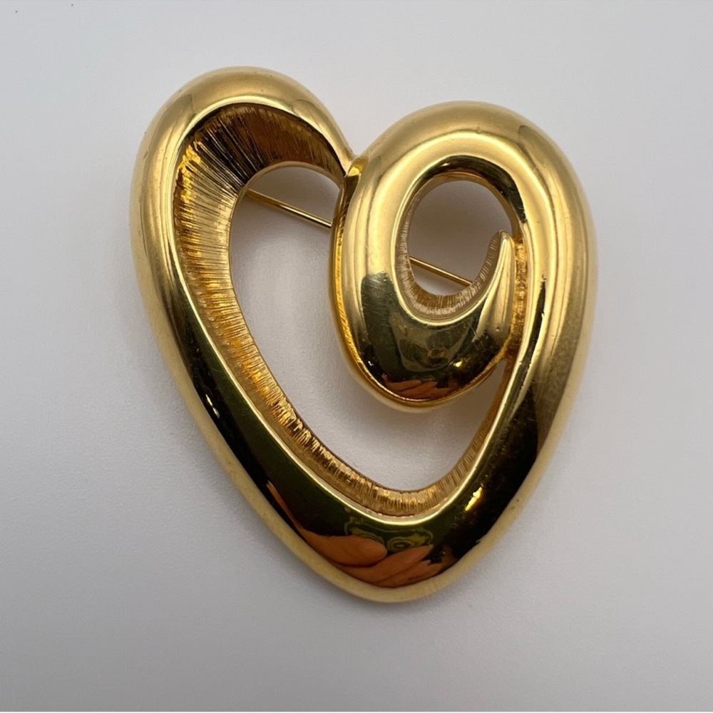 Vintage Monet Gold Tone Slanted Openwork Heart Shaped Fashion Brooch